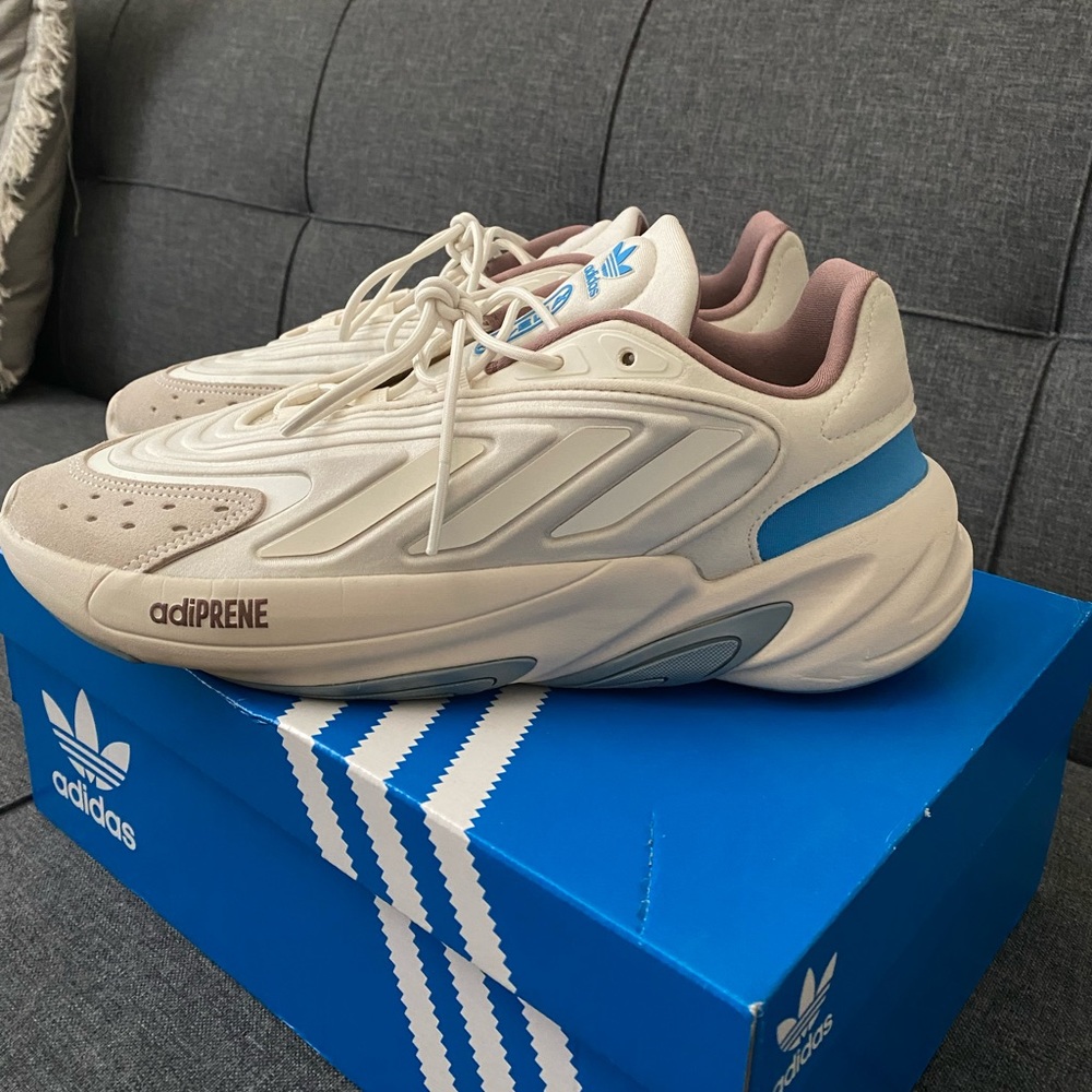Adidas Ozelia Mens size 9